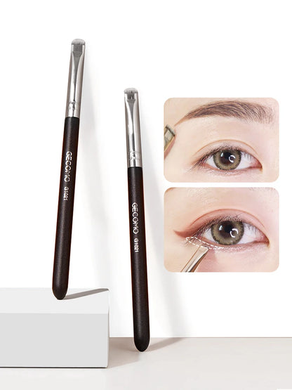 Precision Makeup Brush: Versatile Tool for Eyeliner, Brows & Eyeshadow