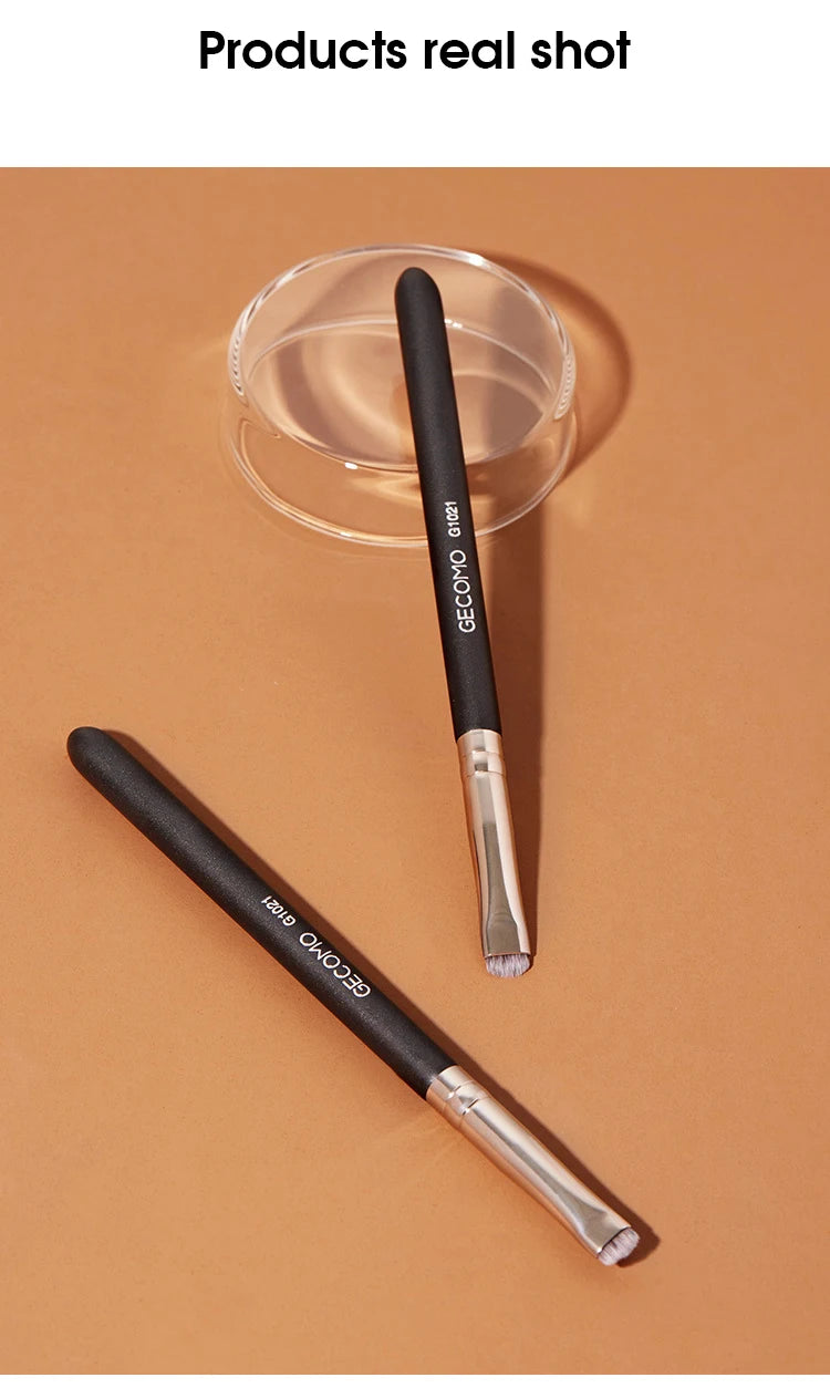 Precision Makeup Brush: Versatile Tool for Eyeliner, Brows & Eyeshadow