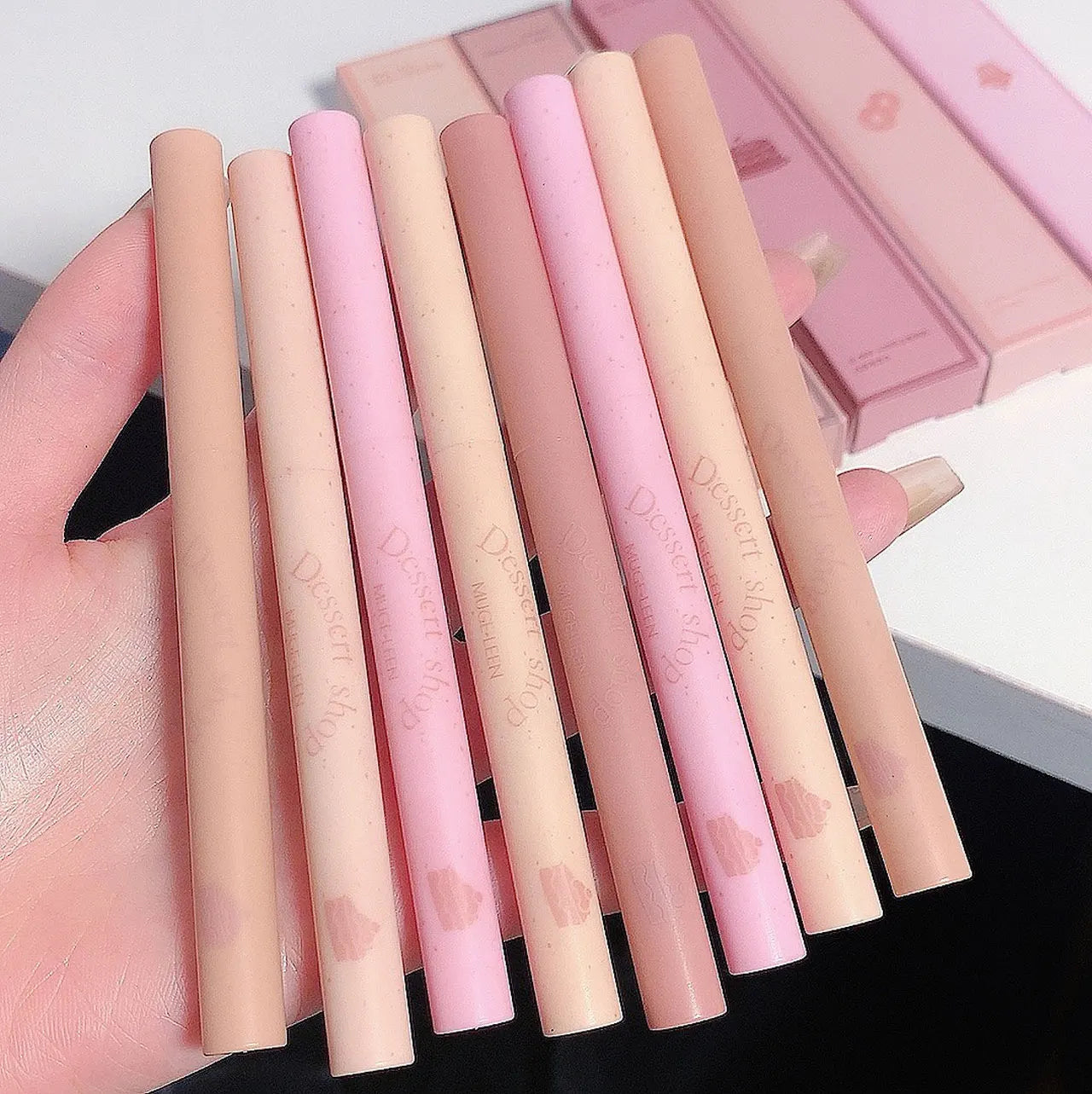 Waterproof Matte Lip Liner Pencil - Long-Lasting Automatic Shaping Pen