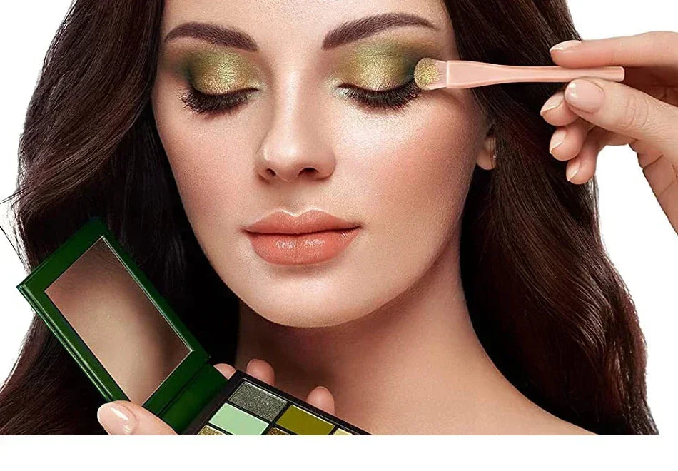 4-in-1 Retractable Travel Makeup Brush Set - Portable Face & Eye Tool Kit
