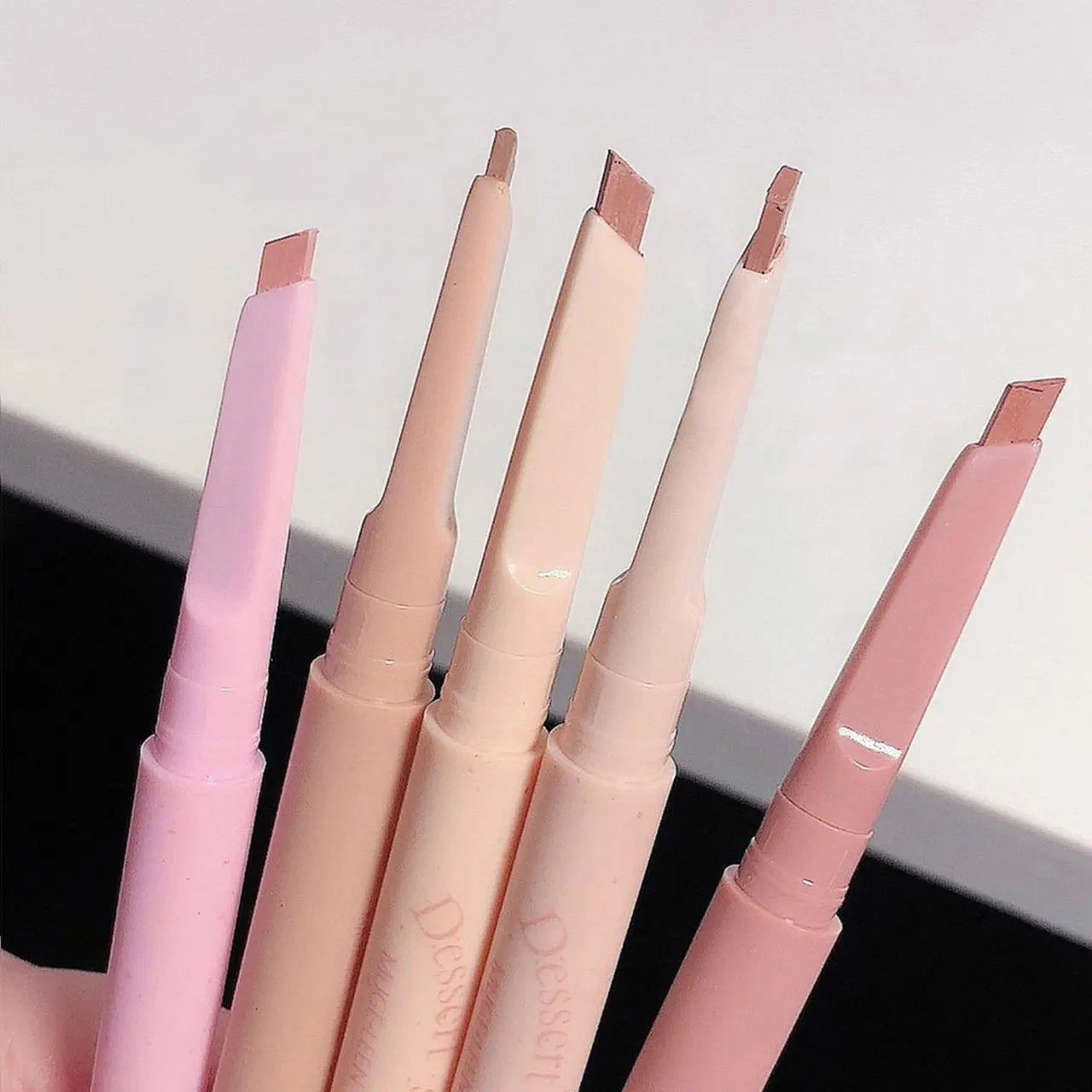 Waterproof Matte Lip Liner Pencil - Long-Lasting Automatic Shaping Pen